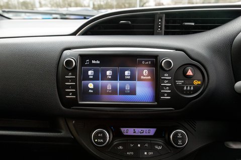 Toyota Yaris VVT-I EXCEL 23