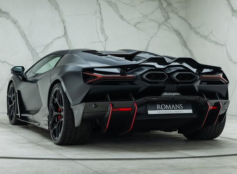 Lamborghini Revuelto 10
