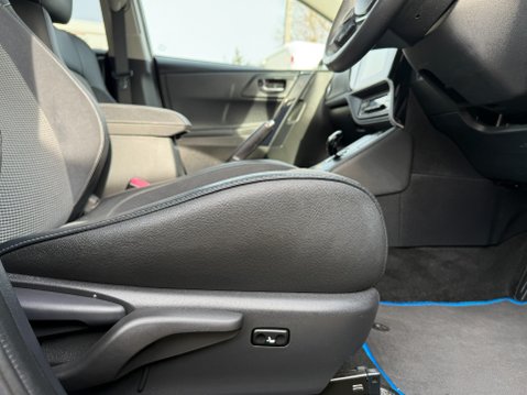 Toyota Auris VVT-I EXCEL HYBRID AUTO 26