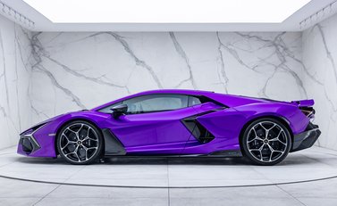 Lamborghini Revuelto 5