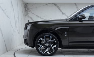 Rolls-Royce Cullinan Series II BLACK BADGE 43