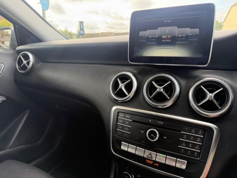 Mercedes-Benz A Class 1.6 A180 Sport (Executive) 7G-DCT Euro 6 (s/s) 5dr 9