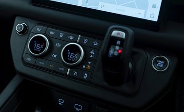 Land Rover Defender 90 V8 Carpathian Edition URBAN 18