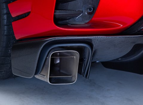 Ferrari 812 Competizione 37