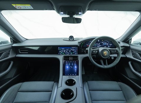 Porsche Taycan 4S Cross Turismo 18