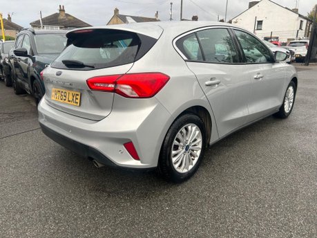 Ford Focus TITANIUM 8