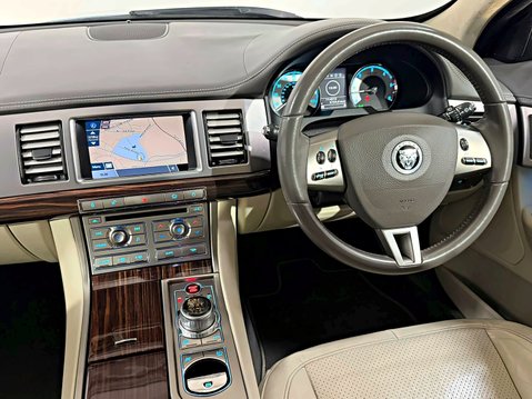 Jaguar XF V6 PORTFOLIO 13
