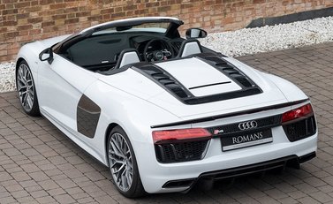 Audi R8 V10 Plus Spyder 11