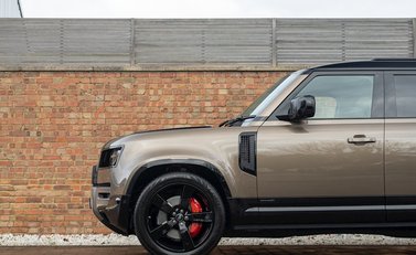 Land Rover Defender 110 X P400 29