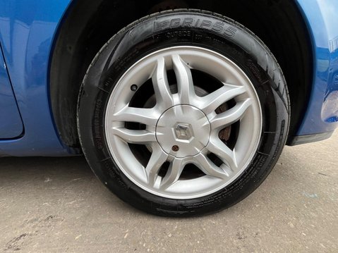 Renault Clio 1.4 16v Dynamique 5dr 21