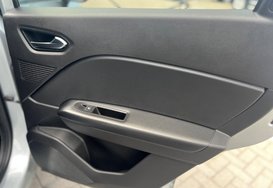Renault Captur ICONIC 1.0 TCE 23