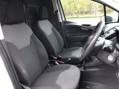 Ford Transit Courier BASE TDCI 11