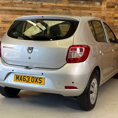 Dacia Sandero 1.5 dCi Laureate Hatchback 5dr Diesel Manual Euro 5 (90 ps) 4