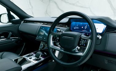 Land Rover Range Rover D350 Autobiography LWB 7 Seater 8