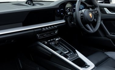 Porsche 911 Targa 4S (992) 17