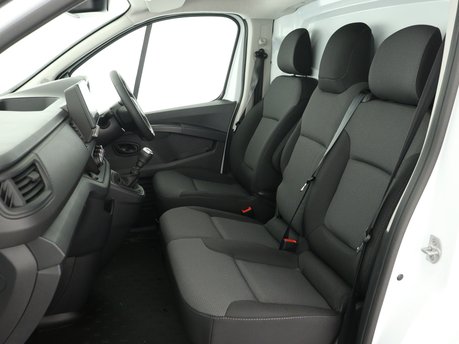 Nissan Primastar 30 L1H1 2.0 dCi 110ps Acenta 10