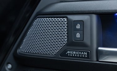 Land Rover Defender 110 V8 24