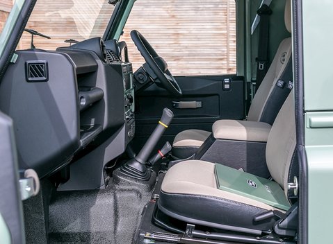 Land Rover Defender 90 Heritage Hard Top 13