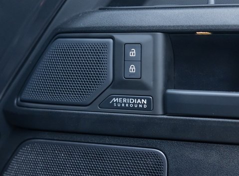 Land Rover Defender OCTA EDITION ONE 37