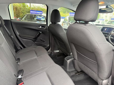 Peugeot 208 1.2 PureTech Allure EAT Euro 6 (s/s) 5dr 23