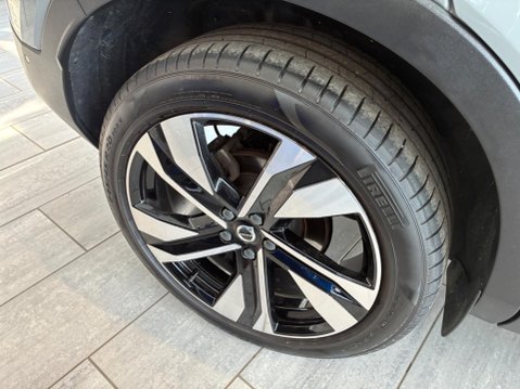 Volvo XC40 2.0 B4 MHEV Ultra Bright DCT Auto Euro 6 (s/s) 5dr 12