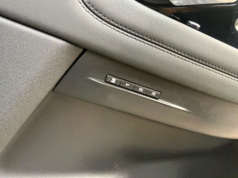 Land Rover Range Rover Evoque 2.0 Range Rover Evoque R-Dynamic SE D Auto 4WD 5dr 25