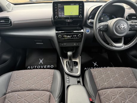 Toyota Yaris Cross EXCEL 49