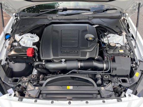 Jaguar XE 2.0i Portfolio Auto AWD Euro 6 (s/s) 4dr 44