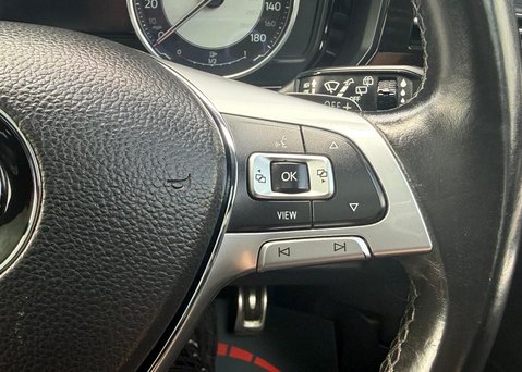 Volkswagen Touareg 3.0 TDI V6 R-Line SUV 5dr Diesel Tiptronic 4Motion Euro 6 (s/s) (286 ps) 15
