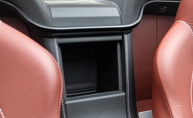Aston Martin V12 Vantage ROADSTER 33