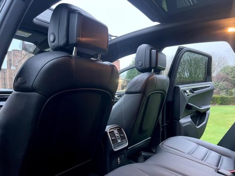 Porsche Macan S PDK 18