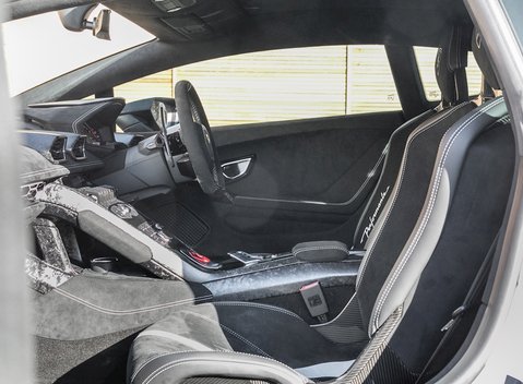 Lamborghini Huracan Performante 12