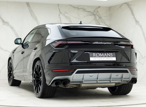 Lamborghini Urus 3