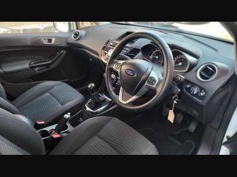 Ford Fiesta TITANIUM 11