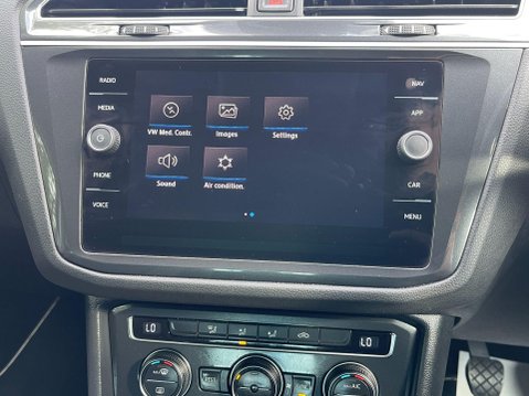 Volkswagen Tiguan 2.0 TDI SE Navigation Euro 6 (s/s) 5dr 21