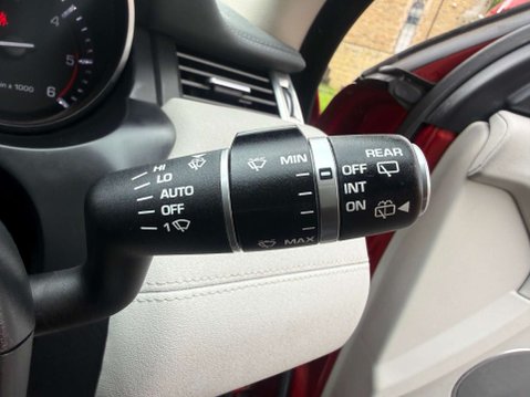Land Rover Range Rover Evoque 2.2 Range Rover Evoque Pure Tech SD4 Auto 4WD 5dr 38