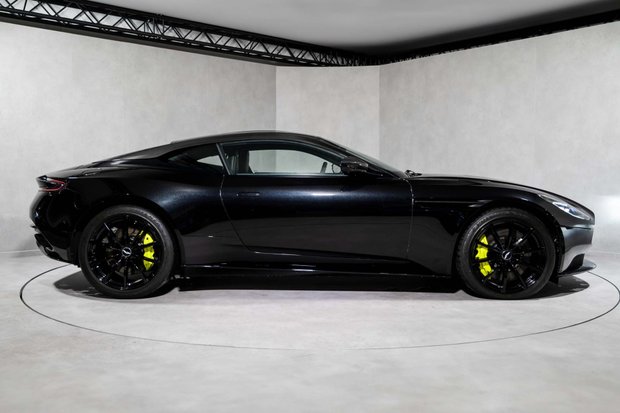 Aston Martin DB11 AMR V12. FULL ASH. H & C SEATS. CARBON FIBRE INTERIOR PACK. FRONT END PPF. 1