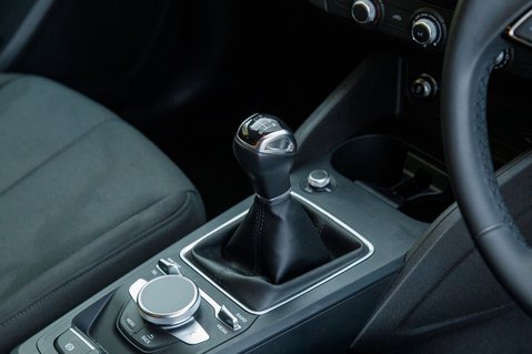 Audi Q2 TFSI TECHNIK 33