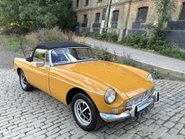 MG B ROADSTER 9
