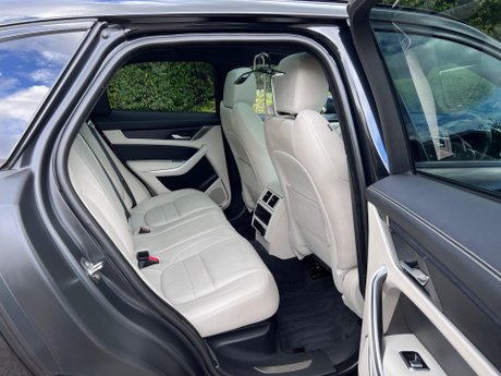 Jaguar F-Pace 2.0 D200 MHEV R-Dynamic Black Auto AWD Euro 6 (s/s) 5dr 34
