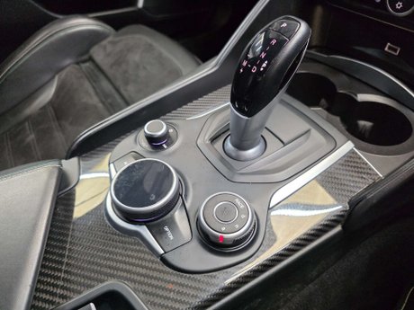 Alfa Romeo Giulia 2.9 V6 Bi-Turbo Quadrifoglio Saloon 4dr Petrol Auto Euro 6 (s/s) (510 ps) 10