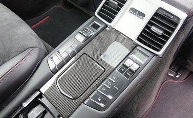 Porsche Panamera GTS 19