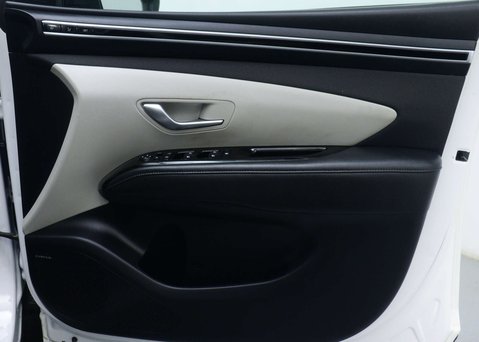 Hyundai TUCSON 1.6 h T-GDi 13.8kWh Ultimate SUV 5dr Petrol Plug-in Hybrid Auto 4WD Euro 6 49