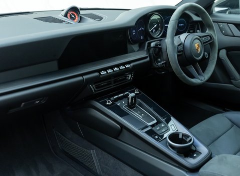Porsche 911 Carrera GTS (992) 14