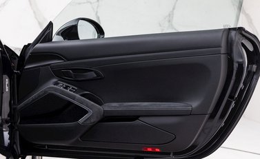 Porsche Cayman GT4 (718) 21