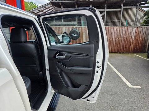 Isuzu D-Max V-CROSS DCB AUTO 22