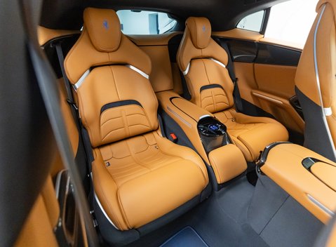 Ferrari Purosangue 18