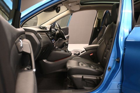 Nissan Qashqai 1.3 Qashqai N-Motion DiG-T 5dr 26