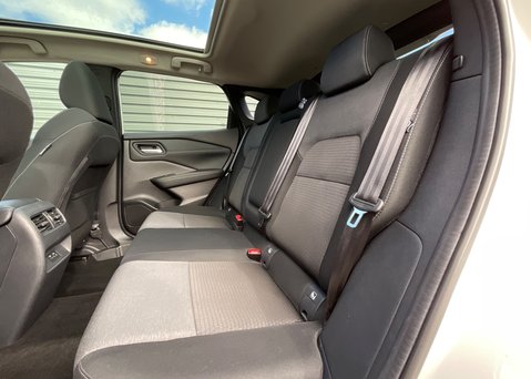 Nissan Qashqai DIG-T N-CONNECTA MHEV 14