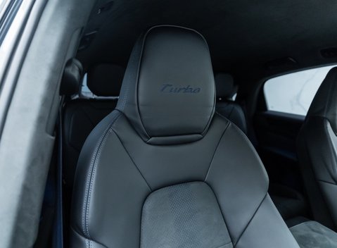 Porsche Cayenne TURBO E-HYBRID Coupe with GT Package 15
